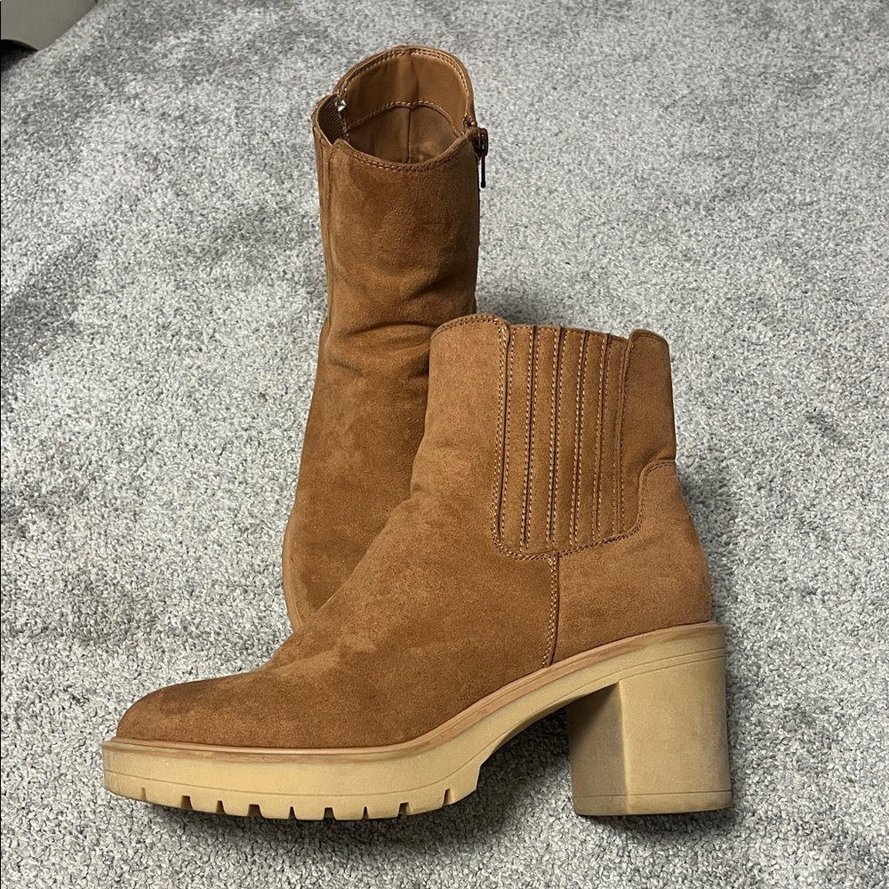 Universal Thread Tan Suede Boots